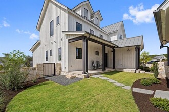 19517 Flying J Blvd in Spicewood, TX - Building Photo - Building Photo