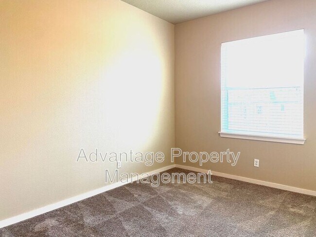 519 Catron St N in Monmouth, OR - Foto de edificio - Building Photo