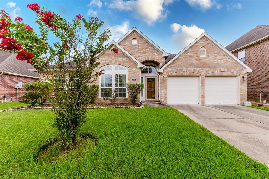 2703 Wild Lilac Dr in Pearland, TX - Building Photo