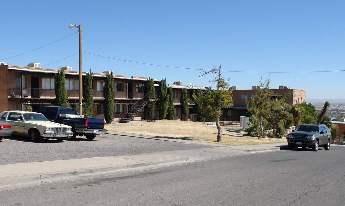 Lincoln Apartments in El Paso, TX - Building Photo