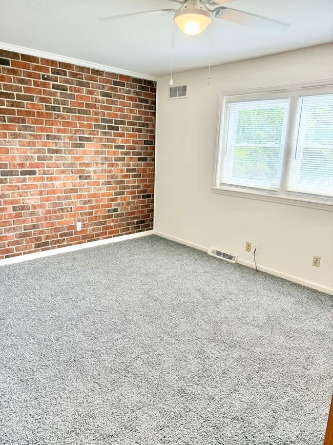 1723 E Cone Blvd in Greensboro, NC - Building Photo - Building Photo