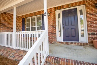 8 Moore Dr in Pinehurst, NC - Building Photo - Building Photo