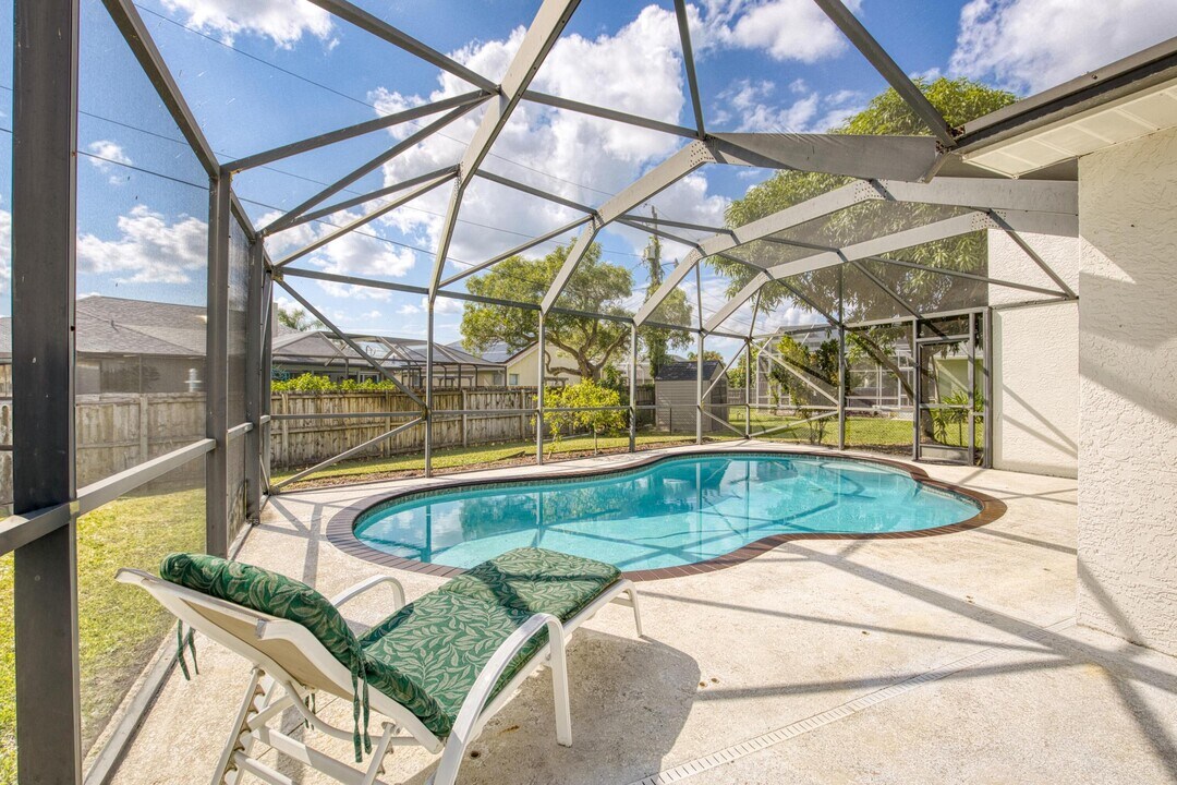 4605 NW Gastonia St in Port St. Lucie, FL - Building Photo