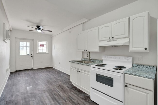 property at 1619 Laharpe St