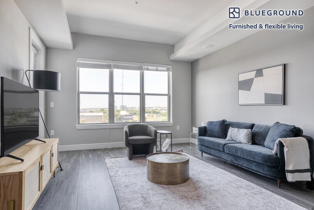 10727 Domain Dr-Unit -FL3-ID16 in Austin, TX - Building Photo