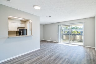 Eastwood Oaks in Hilliard, FL - Building Photo