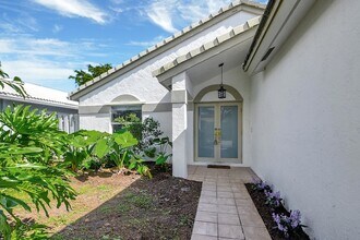 215 NW 40th Ave in Delray Beach, FL - Foto de edificio - Building Photo