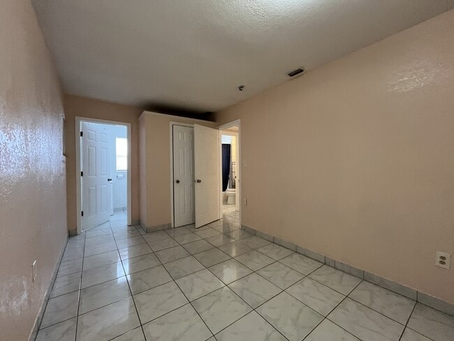 2521 Kingsland Ave in Orlando, FL - Foto de edificio - Building Photo
