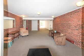 53 Paul St, Unit #16 in Newton, MA - Building Photo - Building Photo