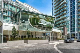 2916 Hwy 7 in Vaughan, ON - Building Photo - Building Photo