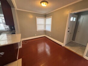 249-16 Elkmont Ave in Queens, NY - Building Photo - Building Photo