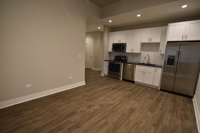 3833 N Broadway St in Chicago, IL - Building Photo - Building Photo