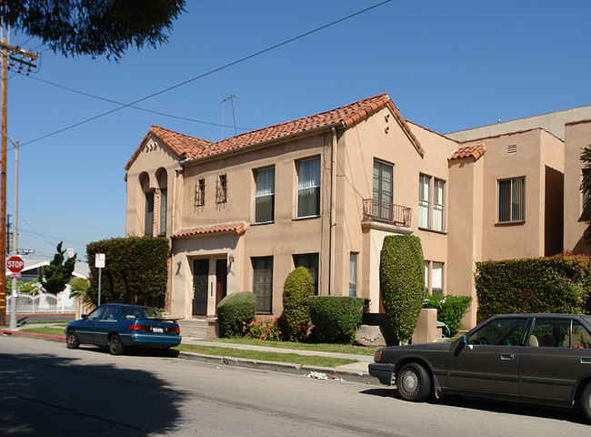 4825 Clinton St in Los Angeles, CA - Building Photo - Building Photo