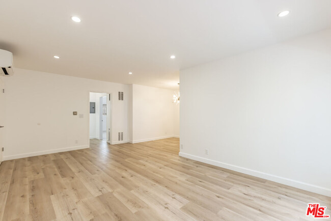 1268 N Sweetzer Ave in West Hollywood, CA - Building Photo - Building Photo
