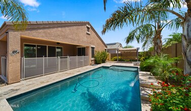 9309 W Orange Dr in Glendale, AZ - Foto de edificio - Building Photo