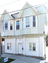 142 N Broad St in Grove City, PA - Building Photo