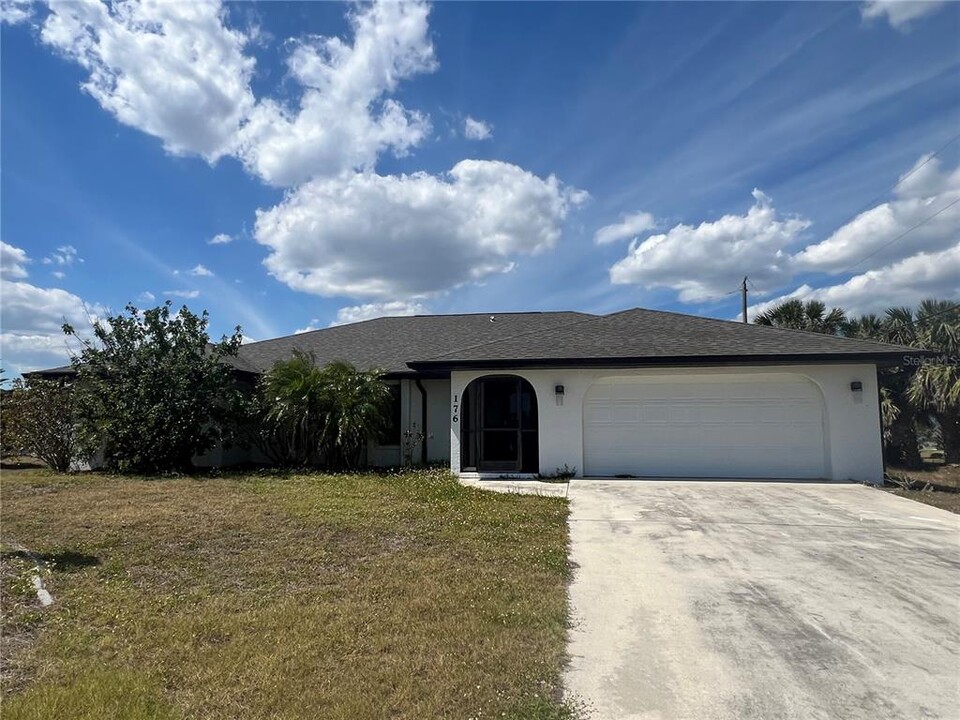 176 N Waterway Dr NW in Port Charlotte, FL - Building Photo