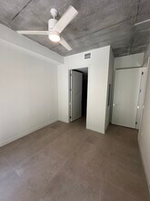 198 NW 24th St, Unit B2 in Miami, FL - Foto de edificio - Building Photo