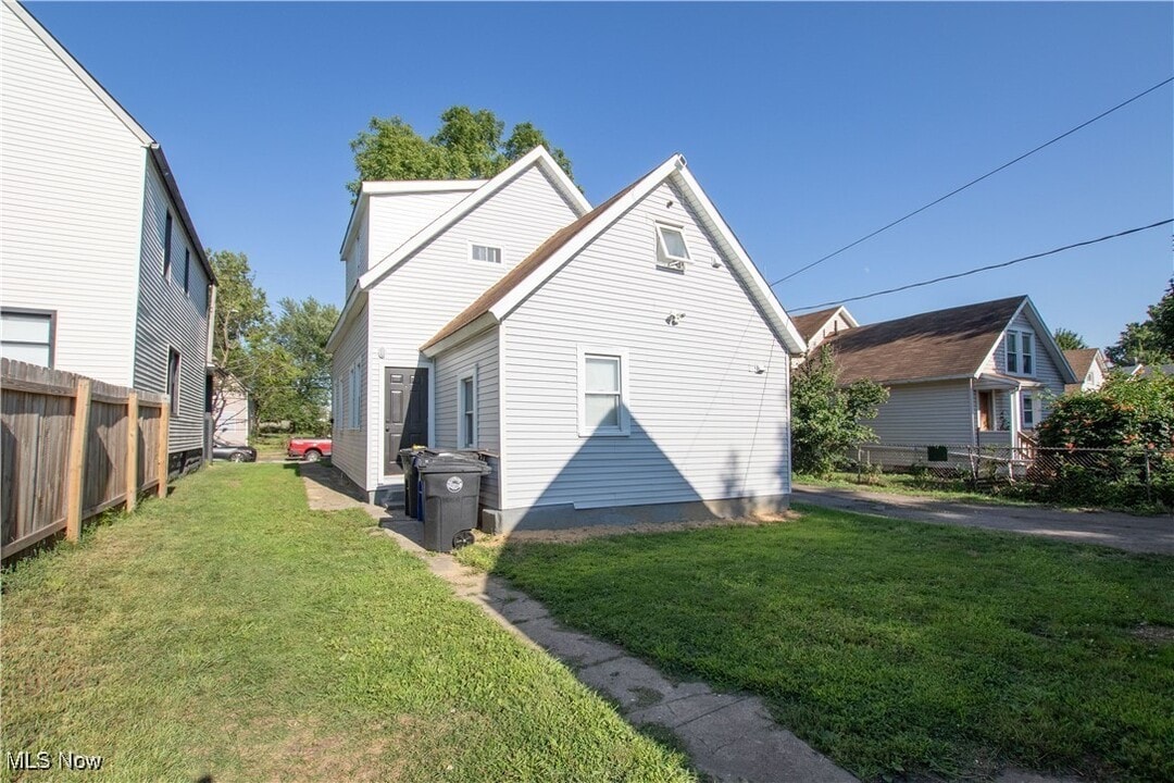 3214 W 61st St in Cleveland, OH - Building Photo