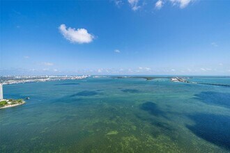 1331 Brickell Bay Dr in Miami, FL - Building Photo - Building Photo