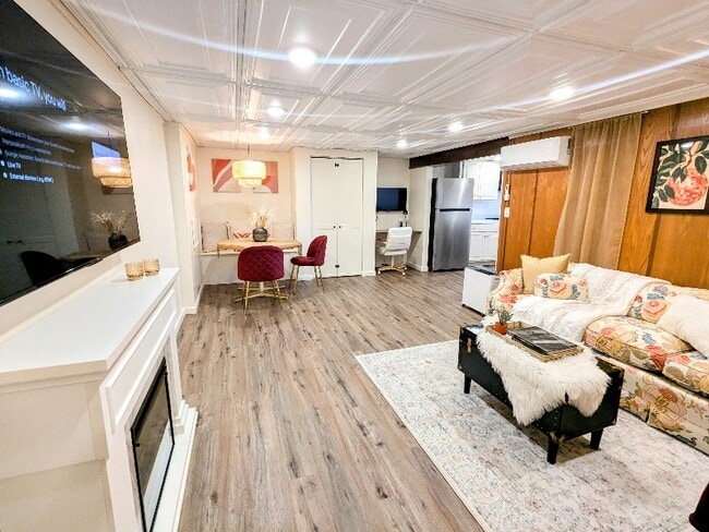 564 Walton Ave, Unit D in Hummelstown, PA - Foto de edificio - Building Photo