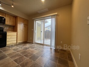 9245 W Brogan Dr in Boise, ID - Building Photo - Building Photo