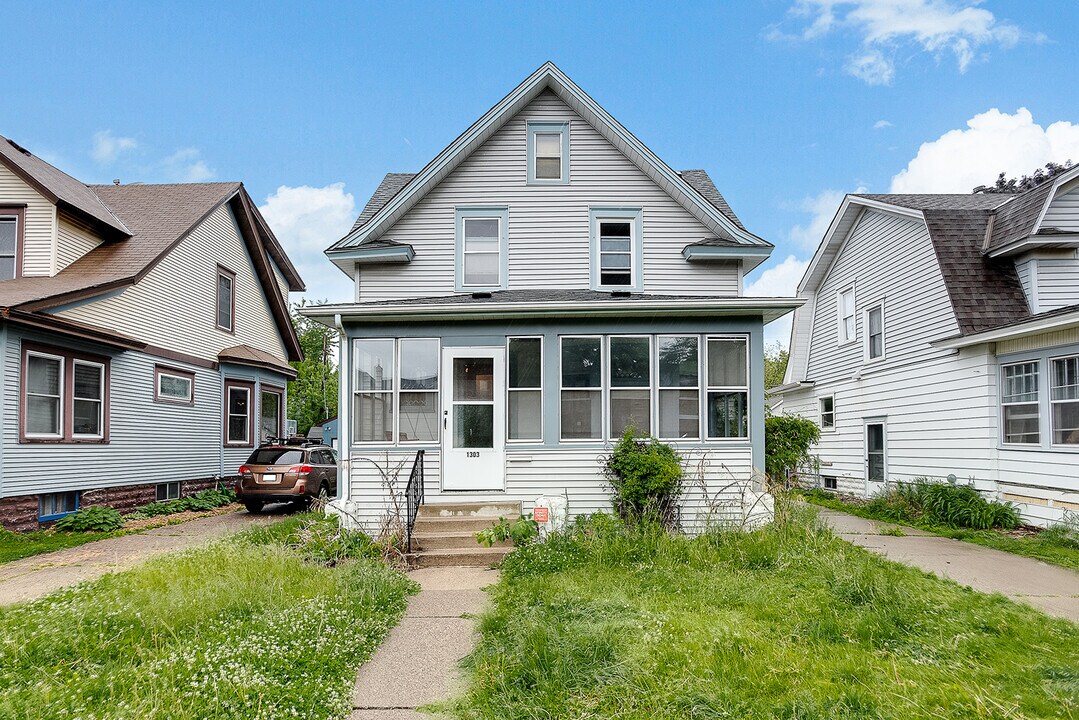 1303 Englewood Ave in St. Paul, MN - Building Photo