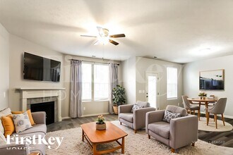 4653 Rainwater Ln in Whitestown, IN - Foto de edificio - Building Photo