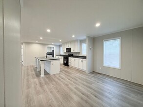 29638 Danbury Ct in New Baltimore, MI - Building Photo - Building Photo