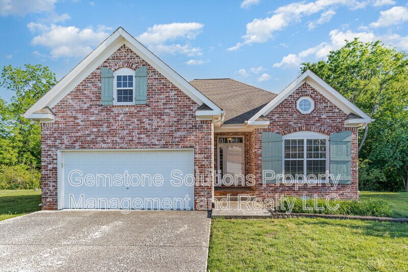 1046 Aenon Cir in Spring Hill, TN - Building Photo