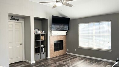 4036 Shiver Rd in Fort Worth, TX - Foto de edificio - Building Photo