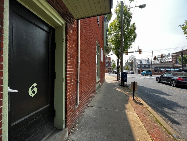 1 S Market St in Elizabethtown, PA - Building Photo - Building Photo