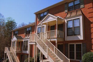 200 E Cloverhurst Ave in Athens, GA - Building Photo