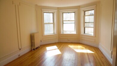 90 Maple St, Unit 4 in Malden, MA - Building Photo - Building Photo