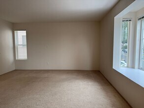 937 N 199th St in Shoreline, WA - Building Photo - Building Photo