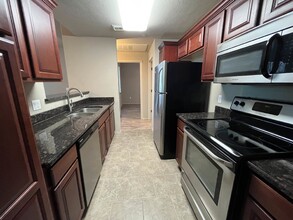2550 E River Rd in Tucson, AZ - Foto de edificio - Building Photo