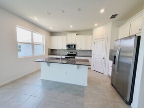 9051 Coral Cpe St in Kissimmee, FL - Foto de edificio - Building Photo