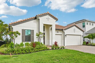 13621 Le Christine Dr in Palm Beach Gardens, FL - Building Photo - Building Photo