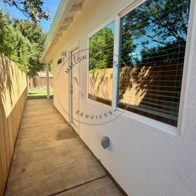 property at 1231 1/2 Eunice Dr