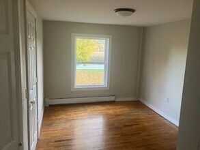 450 Main St in Fairfax, VT - Foto de edificio - Building Photo