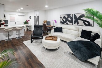 1371 NE 110th Terrace in Miami, FL - Building Photo - Building Photo