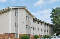 Foxwood Apartments in Indianola, IA - Foto de edificio - Building Photo