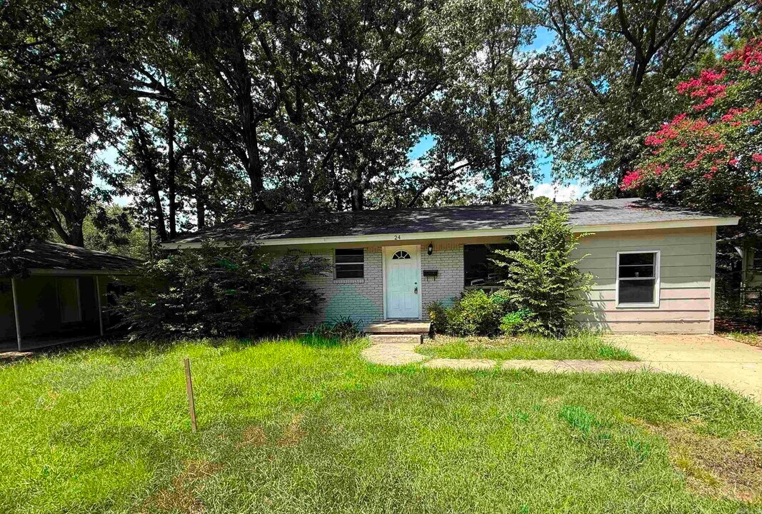 24 S Wakefield Dr in Little Rock, AR - Building Photo