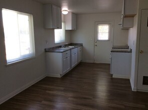 1140 W Ovington St in Lancaster, CA - Building Photo - Building Photo