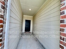 405 Frio River Rd in Glenn Heights, TX - Building Photo