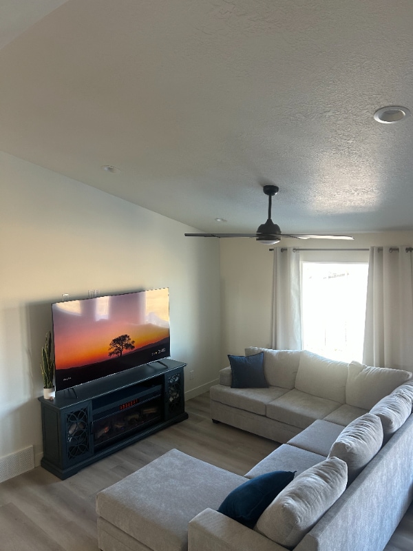 4618 W 75 N in Clearfield, UT - Foto de edificio - Building Photo