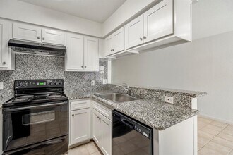 2501 Bering Dr in Houston, TX - Building Photo - Building Photo