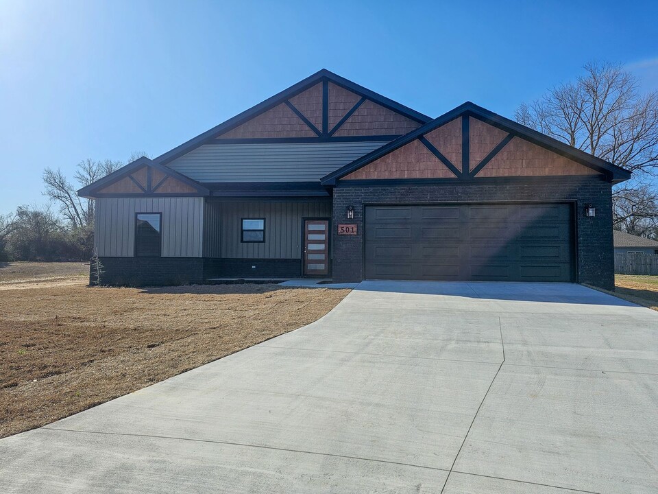 501 Laurel Way in Alma, AR - Building Photo