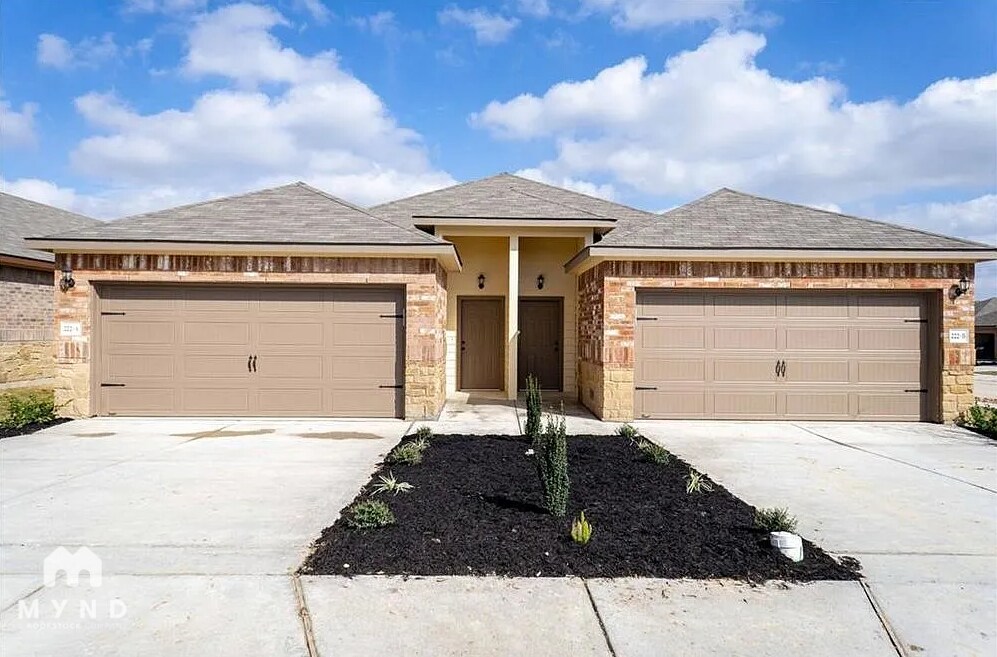 222 Joanne Lp in Buda, TX - Building Photo