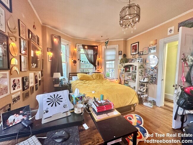 52 Dustin St, Unit 1 in Boston, MA - Building Photo - Building Photo